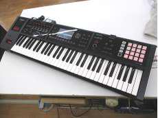 シンセサイザー|ROLAND