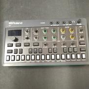 シンセサイザー|ROLAND