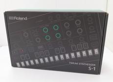 シンセサイザー|ROLAND