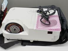 短焦点プロジェクター|NEC