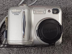 JUNKのデジタルカメラ|NIKON