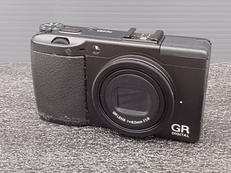 デジタルカメラ|RICOH (1000万画素)