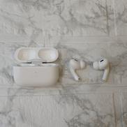 AIRPODS|APPLE