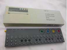 トラックシーケンサー/シンセサイザー|TEENAGE ENGINEERING