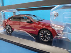 ミニカー　BMW　I5