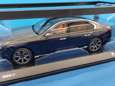 ミニカー　BMW I7