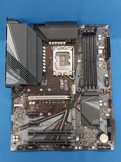 マザーボード|GIGABYTE