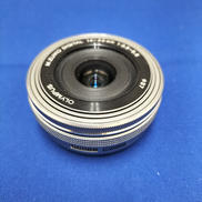 パンケーキレンズ|OLYMPUS