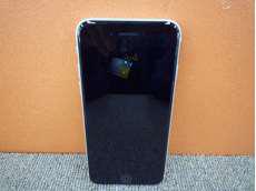 au iPhoneSE(第3世代)|APPLE