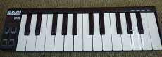 USB MIDIキーボードコントローラー|AKAI
