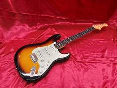 ストラトキャスタータイプ|FENDER