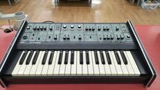 シンセサイザー|ROLAND