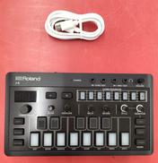 シンセサイザー|ROLAND