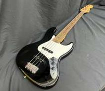 【伝説的なデザインと典型的なトーン搭載】エレキベース|SQUIER