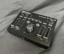 【声という楽器に変化を加える】ボーカルエフェクター|ROLAND