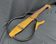 【スリムな指板幅と低めの弦高の設計】サイレントギター|YAMAHA