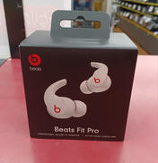 ☆未使用品☆　ワイヤレスイヤホン|BEATS