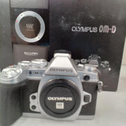 ミラーレス一眼ボディ|OLYMPUS