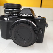 ミラーレス一眼|OLYMPUS