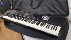 シンセサイザー|ROLAND