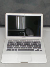 Apple　Macbook Air　MJVE2J/A|APPLE
