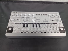 ベースラインシンセサイザー|BEHRINGER