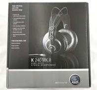 セミオープン型モニターヘッドホン|AKG