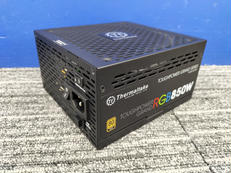 【80PLUS GOLD、256色発光可能なファン搭載】|Thermaltake