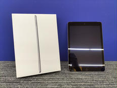 【画面中央に白いキズ有り】IPAD　第5世代|APPLE
