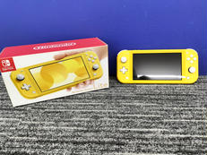 【ACアダプター欠品・画面キズ有り】SWITCH　LITE