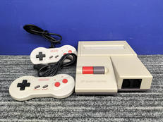 【本体亀裂箇所有り・日焼け有り】NEWファミコン|NINTENDO