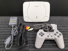 届いたその日にタイムスリップ！すぐ遊べるプレステ1|SONY