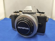 ミラーレス一眼|OLYMPUS