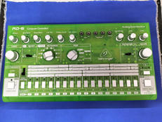 ドラムマシーン|BEHRINGER