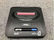 レトロなセガのゲーム機とアクセサリーのコレクション A selection of products from the current release with HIDDEN