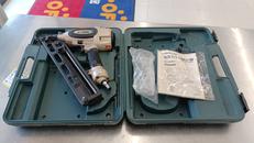 フロア用釘打機|HITACHI