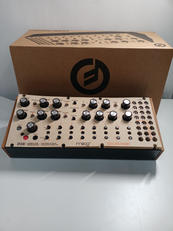 アナログシンセサイザー|MOOG