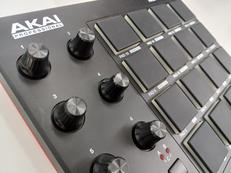MIDIパッドコントローラー|AKAI