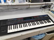 シンセサイザー|ROLAND