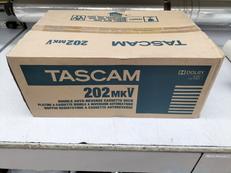 カセットデッキ|TASCAM
