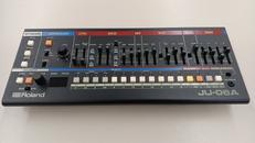 シンセサイザー|ROLAND