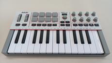 MIDIキーボード|AKAI