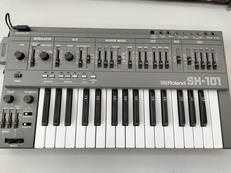 シンセサイザー|ROLAND