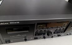 カセットデッキ|TASCAM