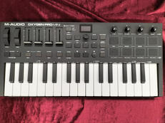 MIDIキーボード|M-AUDIO