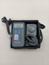 デジタル照度計|CUSTOM