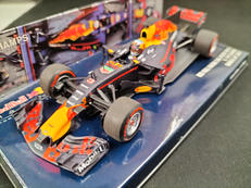 RB13|MINICHAMPS