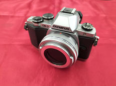 ミラーレス一眼|OLYMPUS