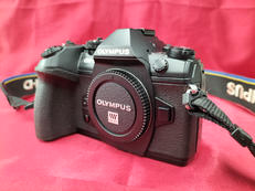 ミラーレス一眼ボディ|OLYMPUS