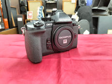 ミラーレス一眼ボディ|OLYMPUS